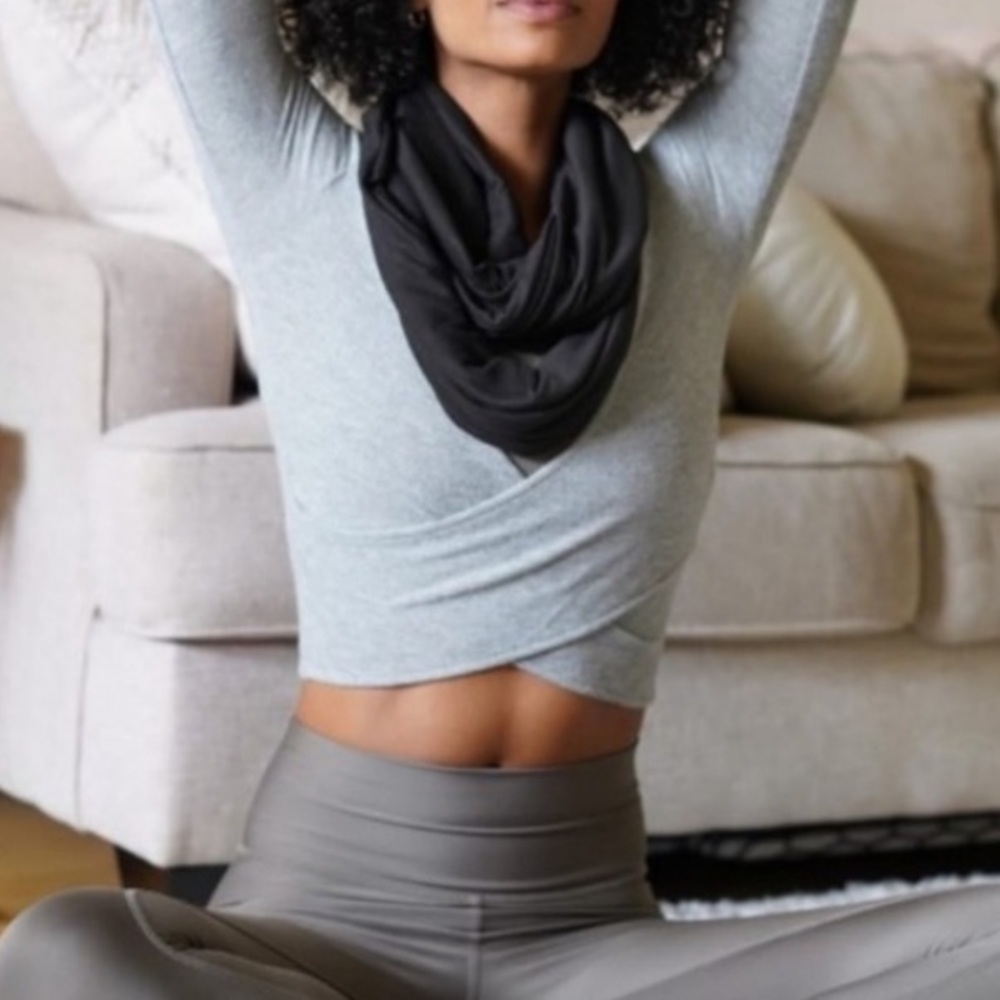 Beyond Yoga NEW Black Hidden Pocket Infinity Scarf